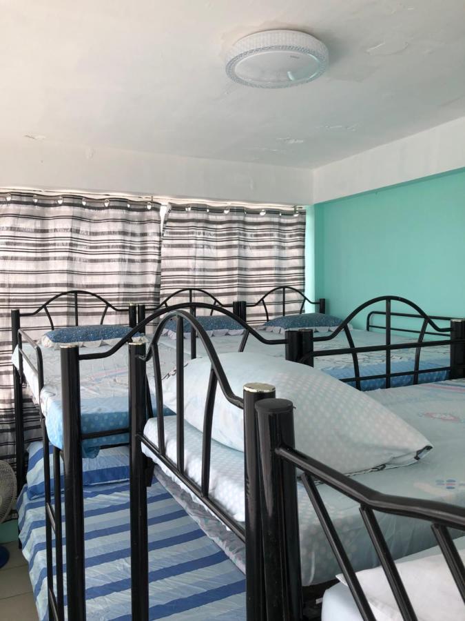 Апартаменти The Mansion - Backpackers Near Airport Маніла Екстер'єр фото