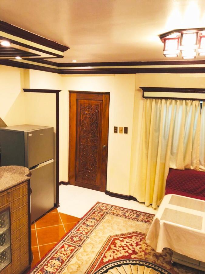 Апартаменти The Mansion - Backpackers Near Airport Маніла Екстер'єр фото